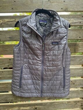 Patagonia Women's Lightweight Quilted Vest in Light Purple